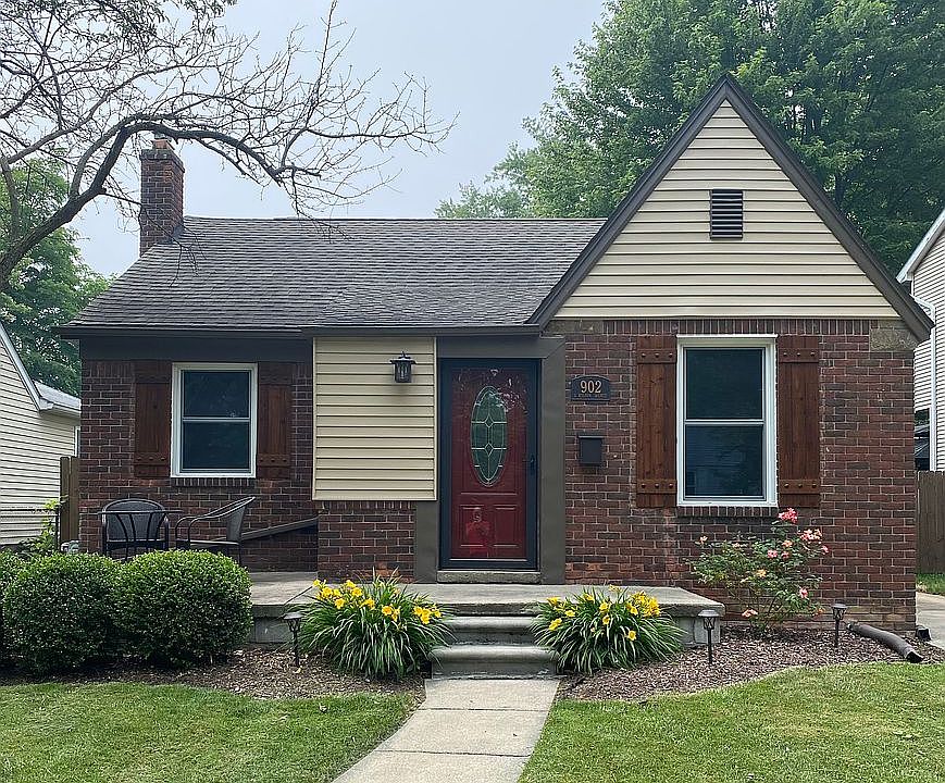 1st image of 902 S Wilson Ave
