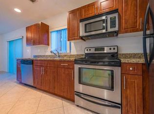 325 3rd St, Hallandale, FL 33009
