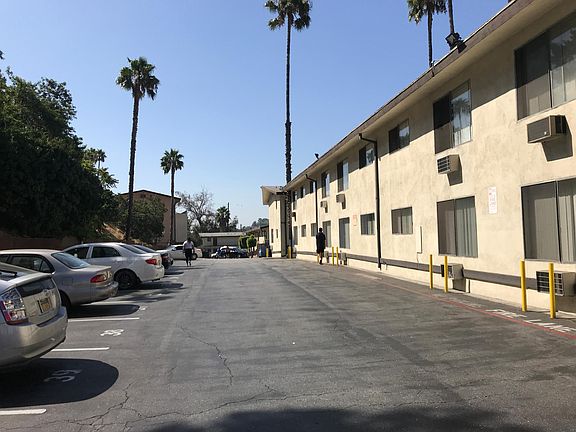3rd image of 1906 N Marianna Ave APT 303