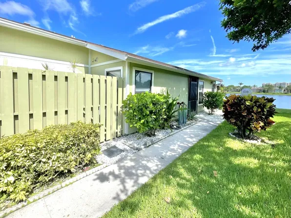 4319 Willow Pond Circle, West Palm Beach, FL 33417