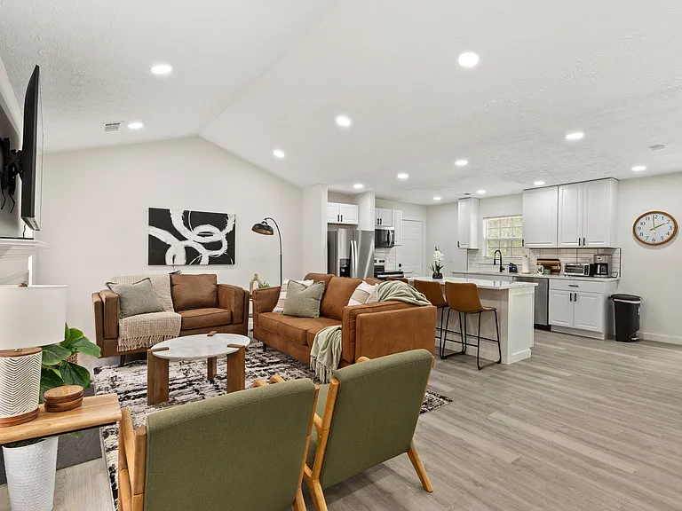 4352 Southvale Dr — Photo 5
