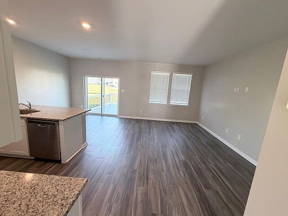 3rd image of 255 Maple Run Dr