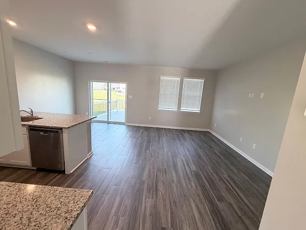 255 Maple Run Dr — Photo 3