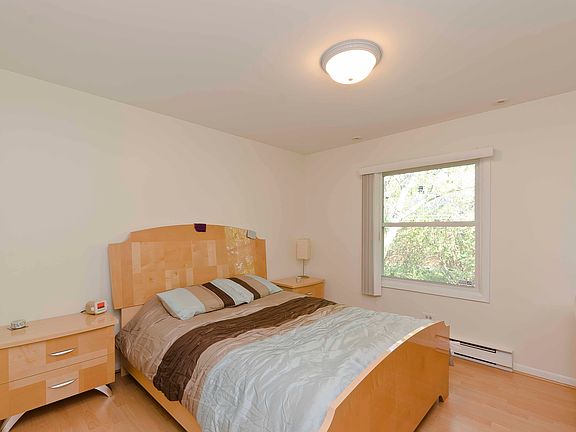 3rd image of 21W643 Park Ave