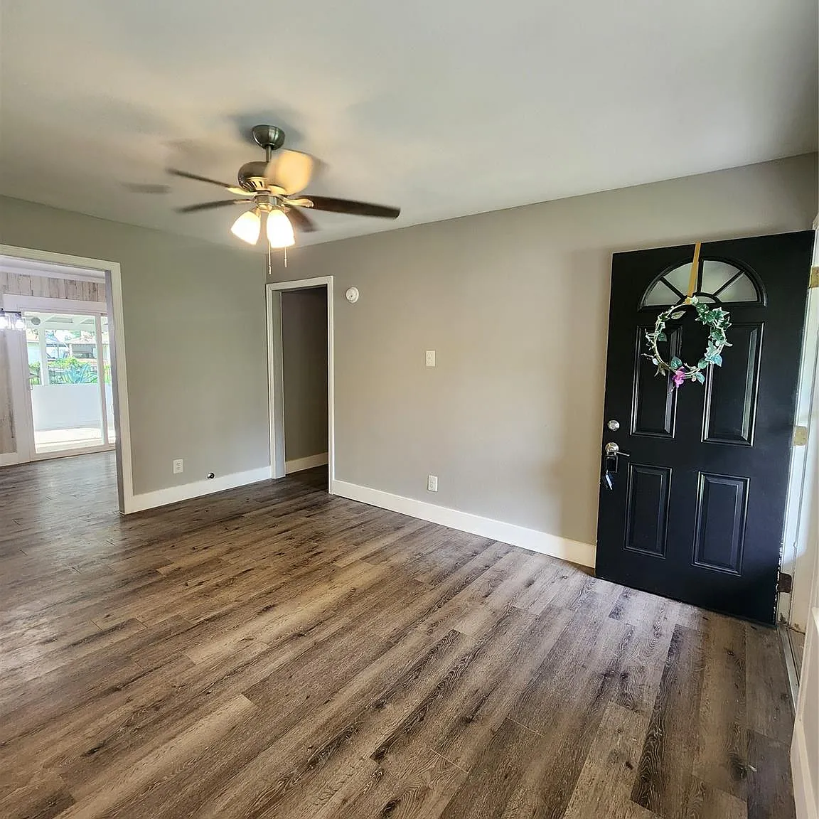 3 bed, 1.0 bath, 1030 sqft, $1,698 — Photo 4
