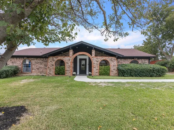 2416 Kings Country Dr, Irving, TX 75038