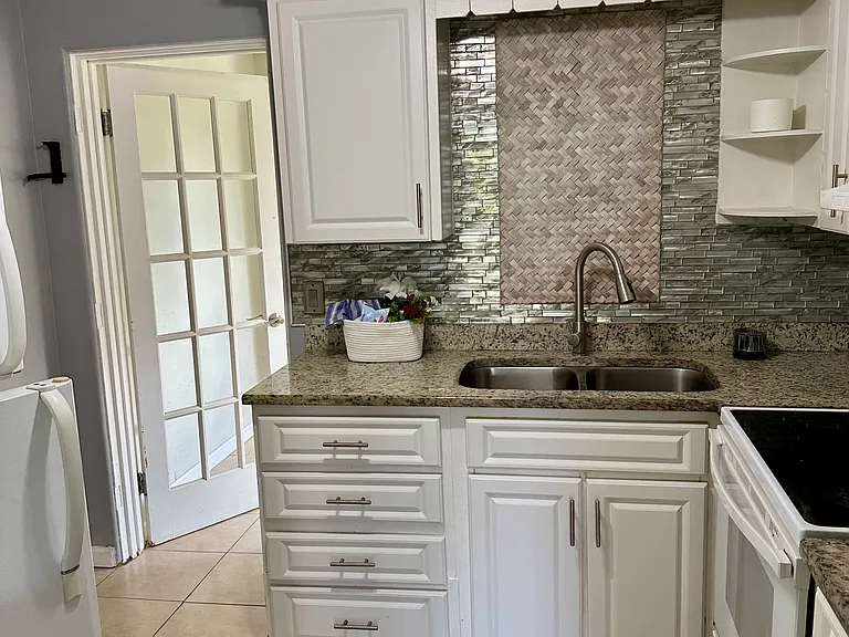 522 Florida Ave — Photo 4