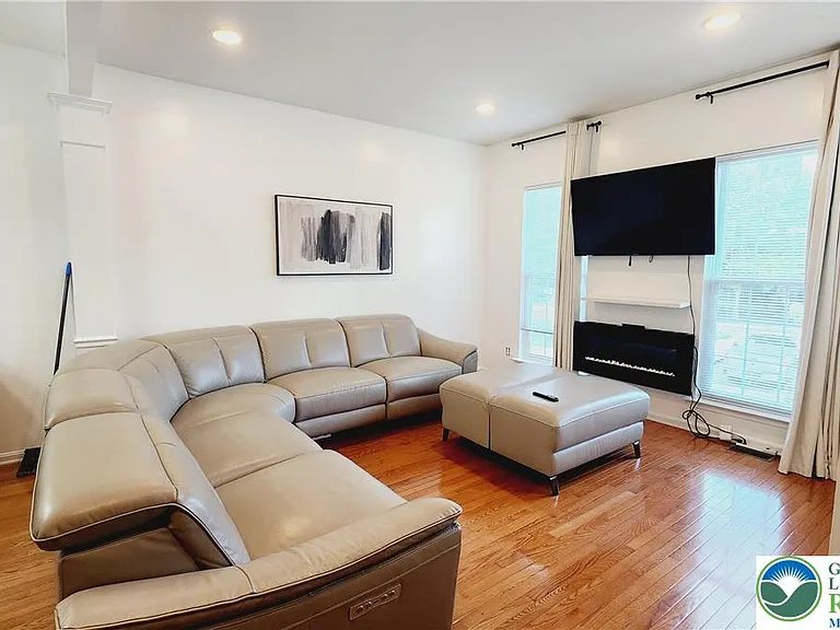 8507 Putnam Ct — Photo 11