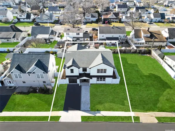 (undisclosed Address), Levittown, NY 11756