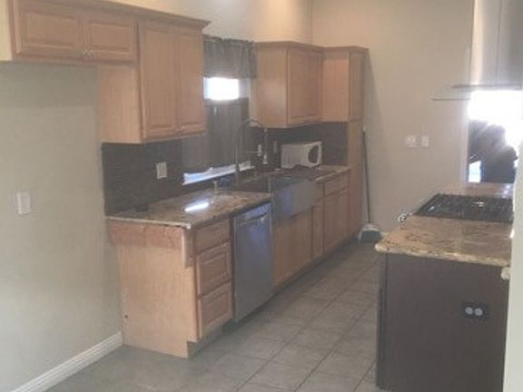3rd image of 1019 Treasure Ln