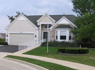 2215 Clipper Ct, Elgin, IL 60123