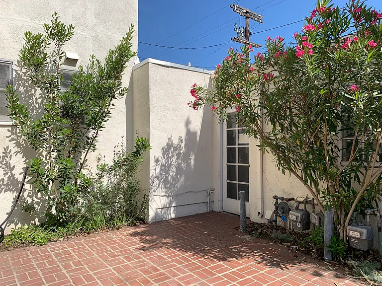 10724 Camarillo St #10726 — Photo 26