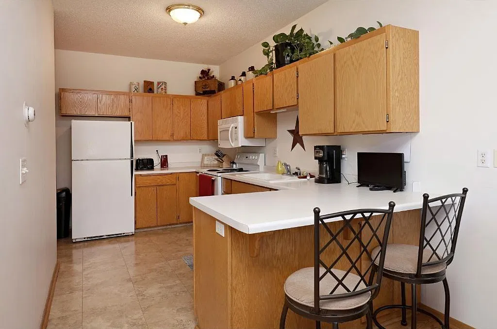 3 bed, 1.5 bath, 1420 sqft, $2,300 — Photo 4