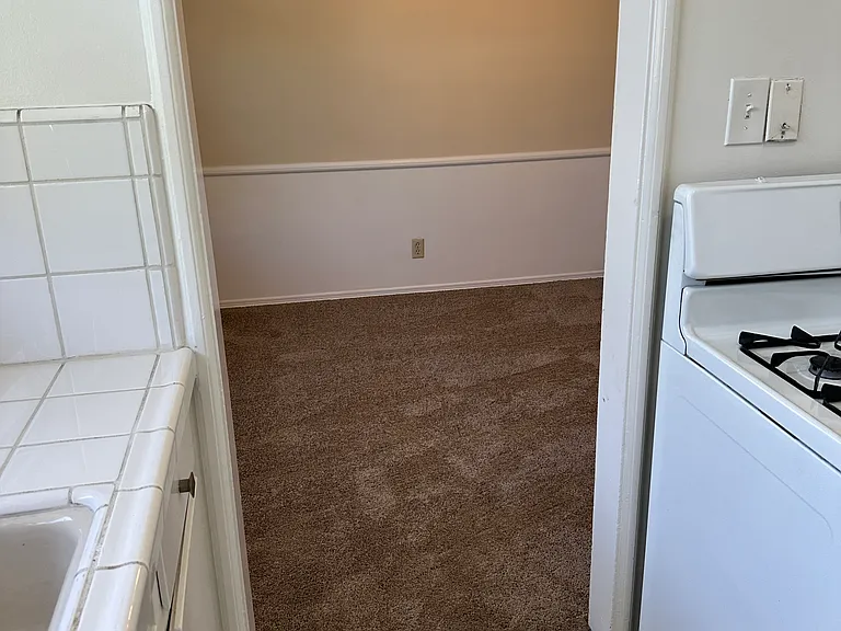 1225 Harvard St #8 — Photo 13