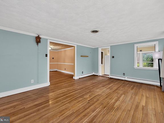 4th image of 339 E Linfield Trappe Rd