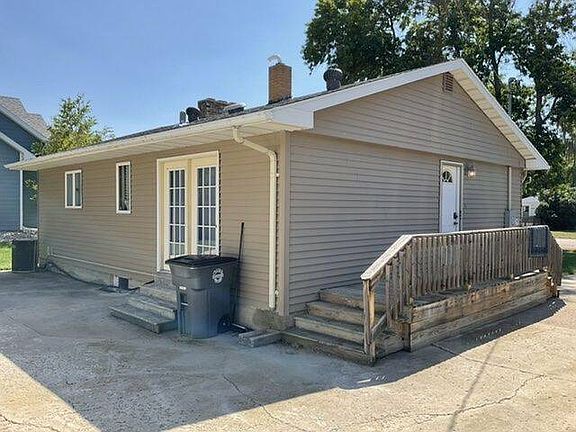 5th image of 609 3rd St SE