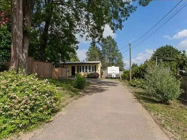 7902 Burdock St — Photo 20