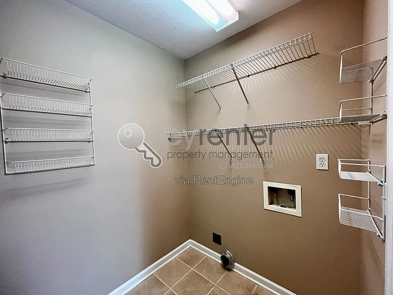 3721 Connelly Ln — Photo 15