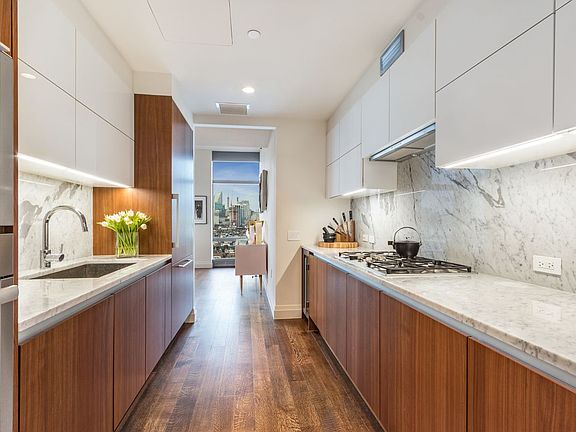 5th image of 35 W 15th St APT 22A