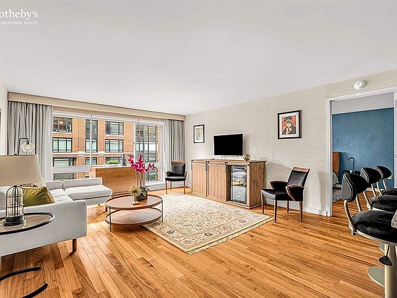 3rd image of 555 W 23rd St APT S10l
