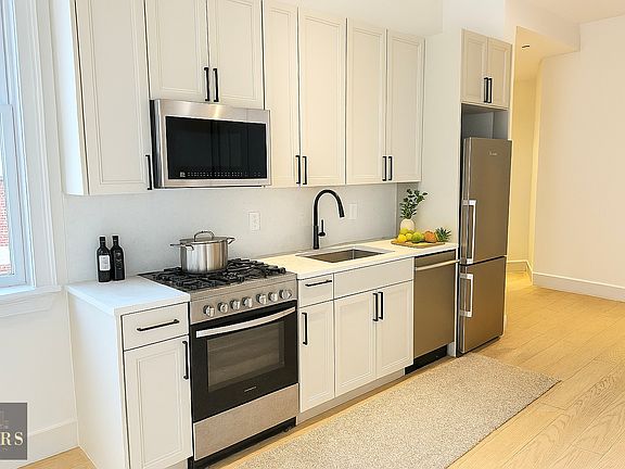 3rd image of 230 W 97th St