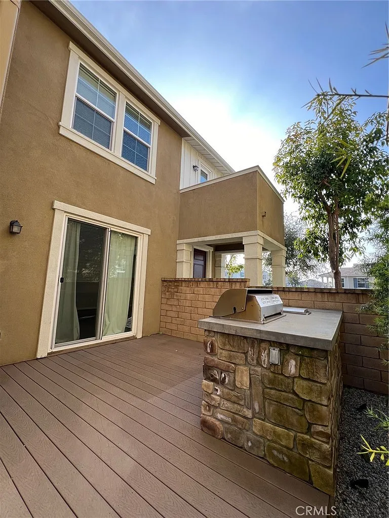 3 bed, 2094 sqft, $4,300 — Photo 4
