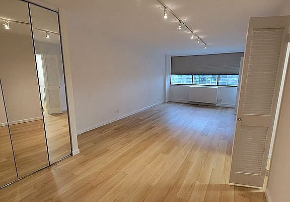2nd image of 1 Bay Club Dr APT 8G