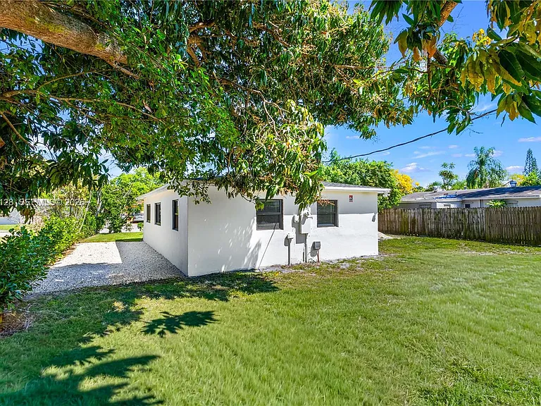 328 SW 11th Ave — Photo 21
