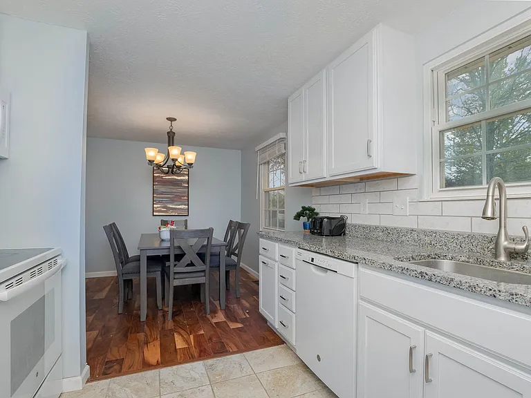 1387 Firethorne Dr — Photo 17