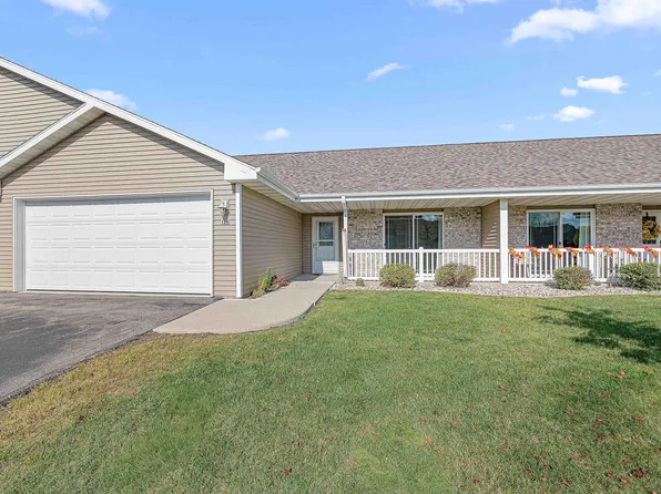126 Stone Castle Dr, Fond Du Lac, WI 54935
