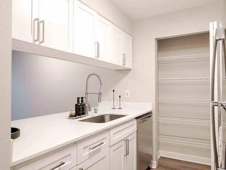 700 Broadway Apartments — Photo 18