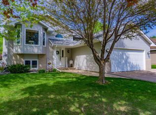 8589 Chanhassen Hills Dr S, Chanhassen, MN 55317