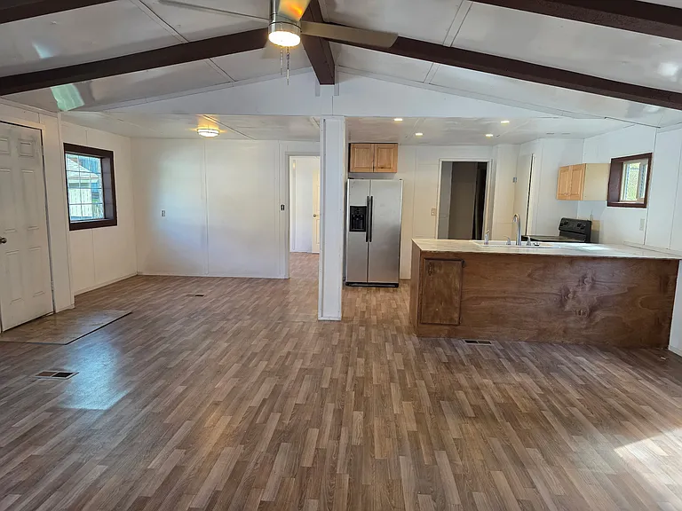 2800 Miner St — Photo 11