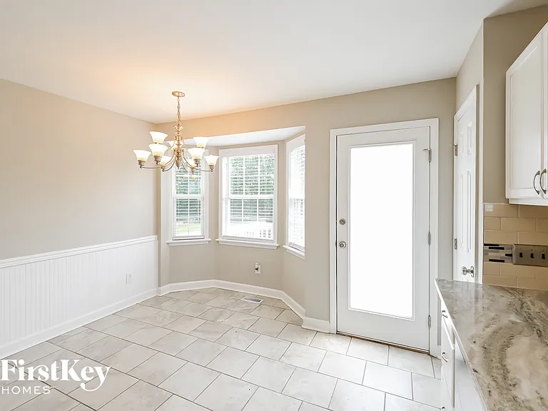105 Amber Ln — Photo 5