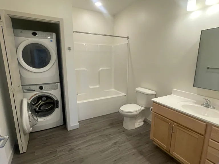 101 Main St S #212 — Photo 3