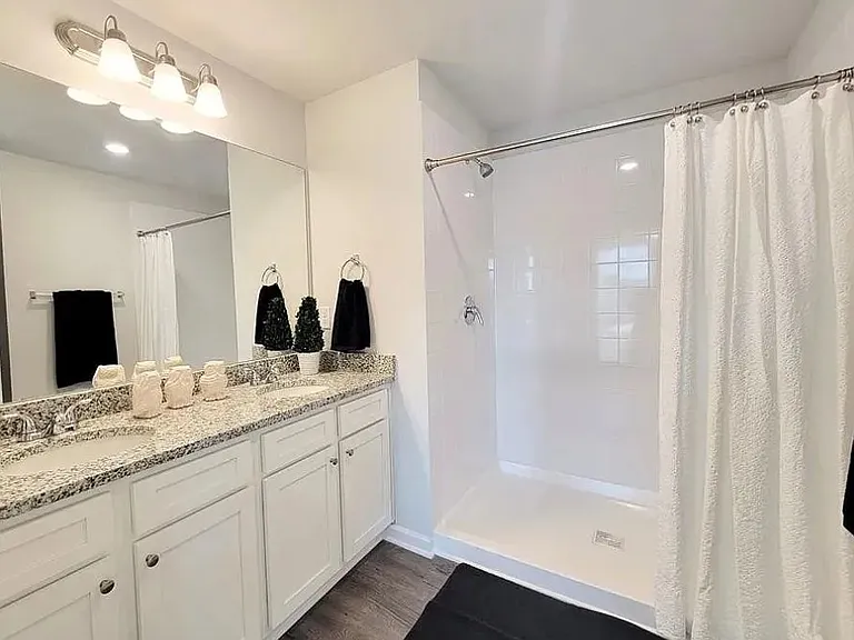 137 Village Green Dr — Photo 4