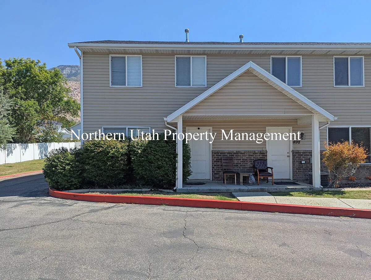 3 bed, 2.5 bath, 1302 sqft, $1,845 — Photo 1