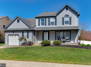 8 Grove Ct, Marlton, NJ 08053