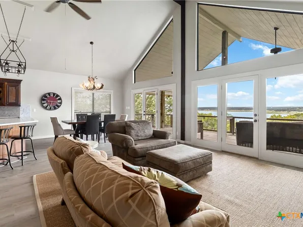 1115 Riviera Dr, Canyon Lake, TX 78133