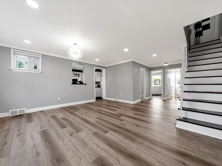 1143 Agnew Dr — Photo 3