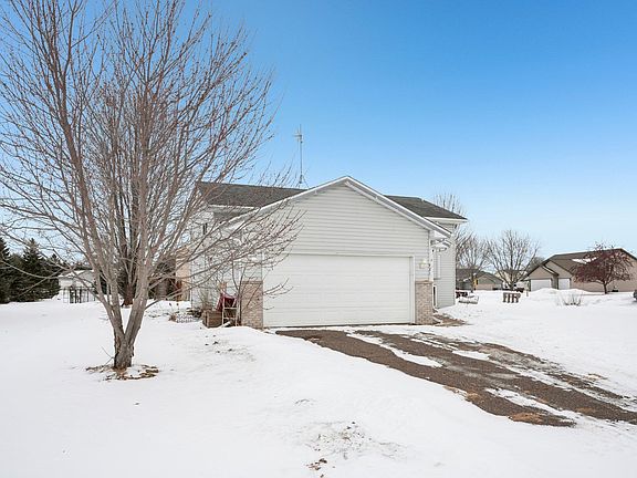 2nd image of 931 Shady Ridge Ln