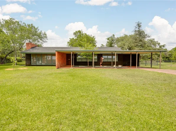 304 Crescent Dr, Bryan, TX 77801