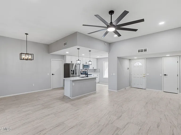 16817 N Meadow Park Dr — Photo 10