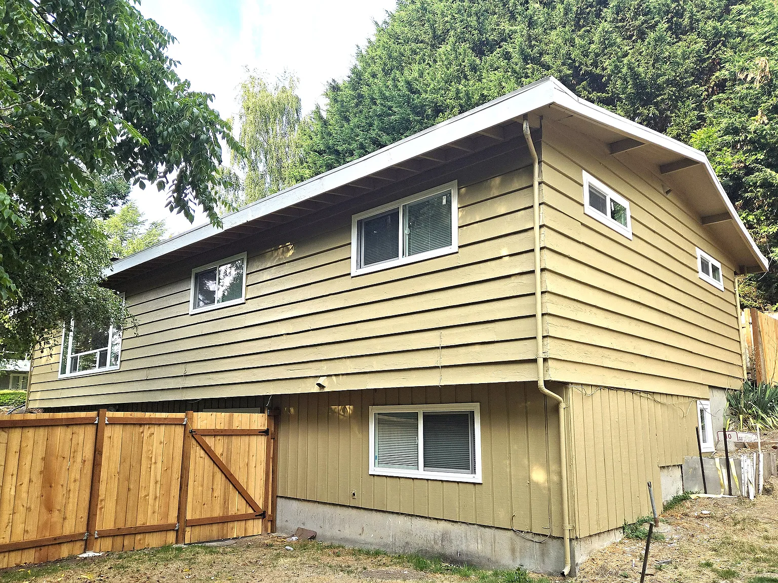 3 bed, 1260 sqft, $995 — Photo 2