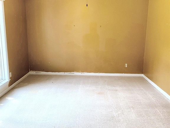 4th image of 1605 Stanford Dr