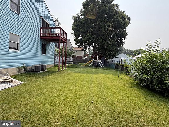 4th image of 233 Mohican St