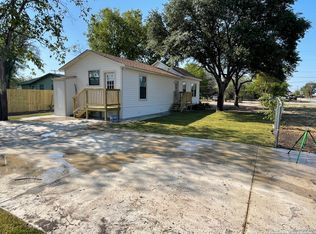 266 E Huebinger St, Marion, TX 78124