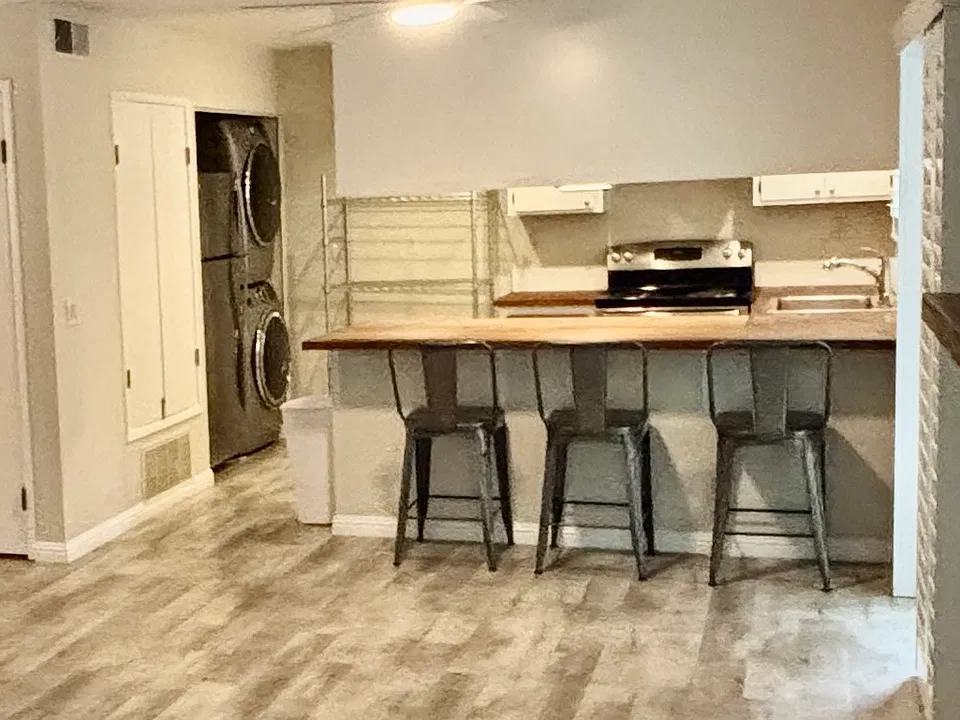 36 Hector Ln