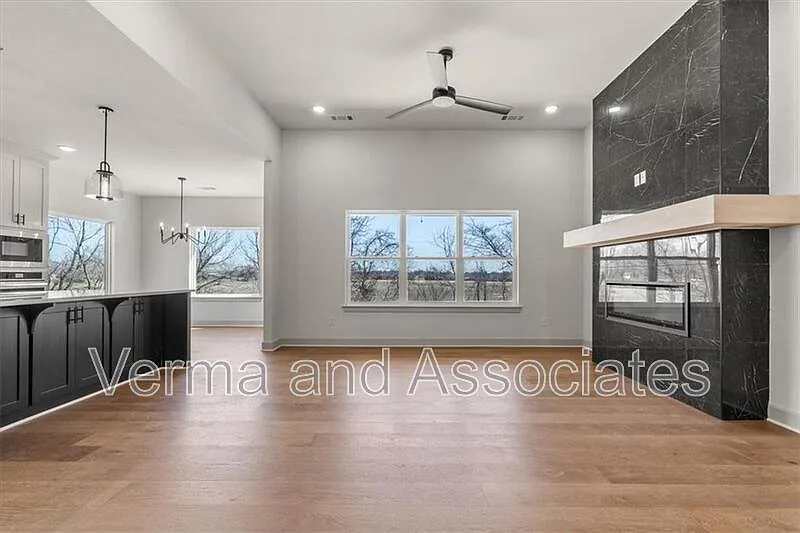 4 bed, 3.0 bath, 2125 sqft, $2,550 — Photo 3