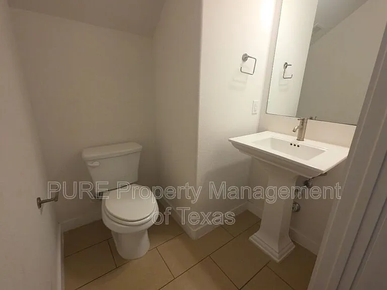 6800 Menchaca Rd #4 — Photo 18